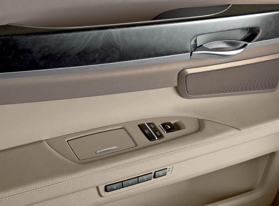  BMW 7-Series 2009 года  (фото 153 из 167)